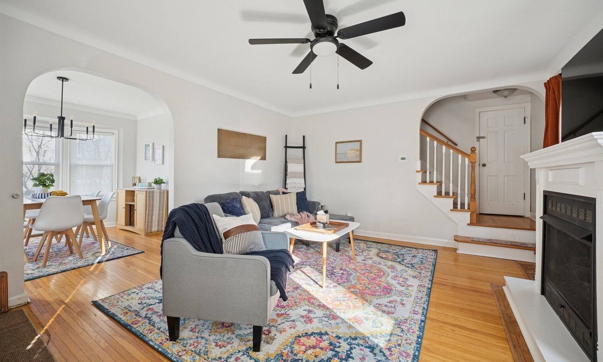 Ottawa House | Appealing 2br Cape Cod w/ bonus rm & fiber Wi-Fi!