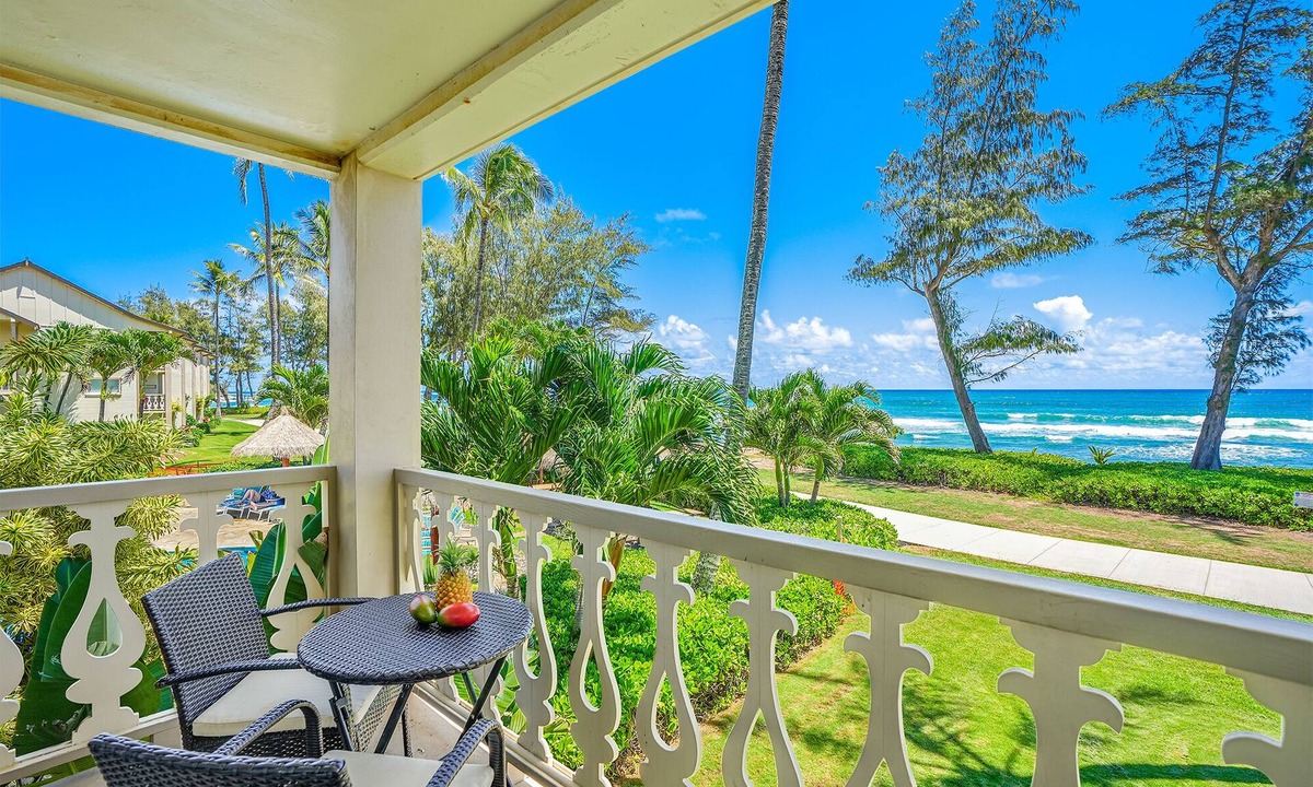 Wailua Apartment | Beach Front View, Split AC, Wifi, Pool and Hot Tub