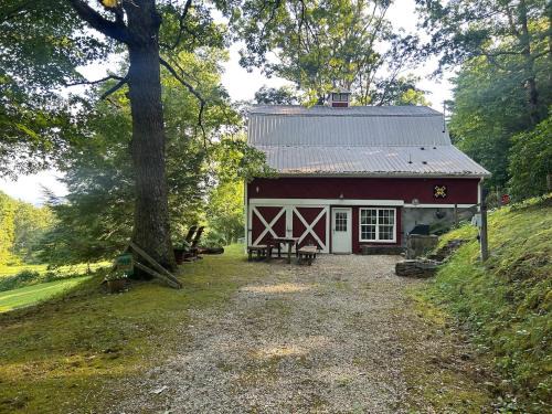 Spruce Pine Apartment | Charming Rustic Barn