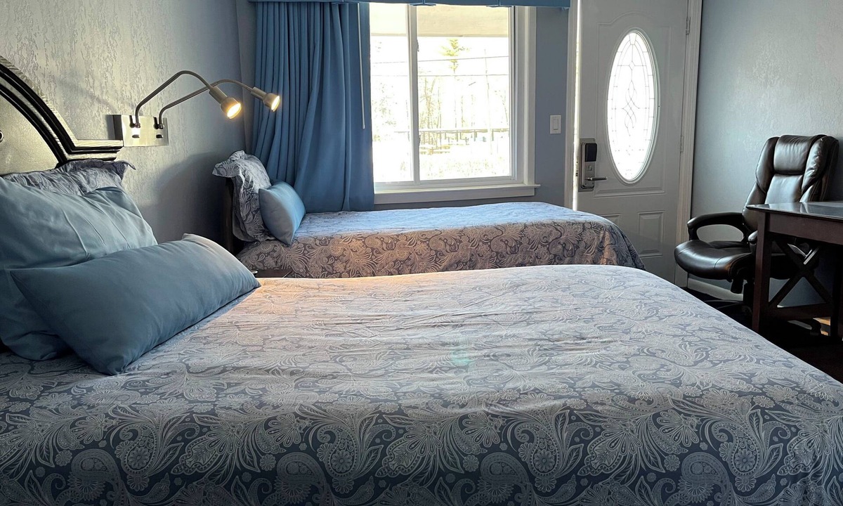 Cornwall Bridge Hotel | Hitching Post Country Motel