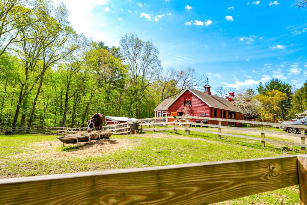 Ballouville Apartment | Killingly Barnyard Studio in Wine Country!