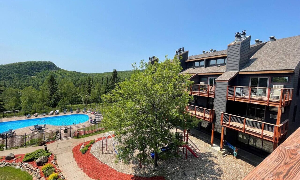 Lutsen Apartment | Lutsen Ski-In/Ski-Out | Moose Mtn Views | Hot Tub