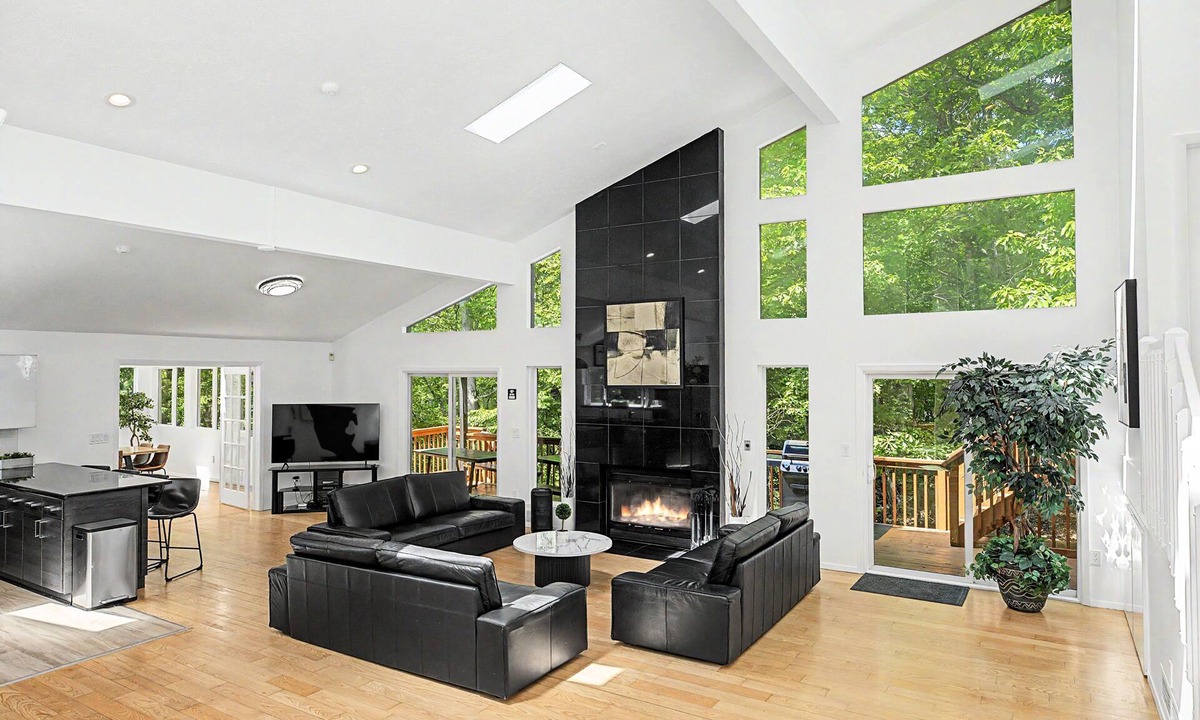 Bushkill House | Modern Stream-front property with hot tub.