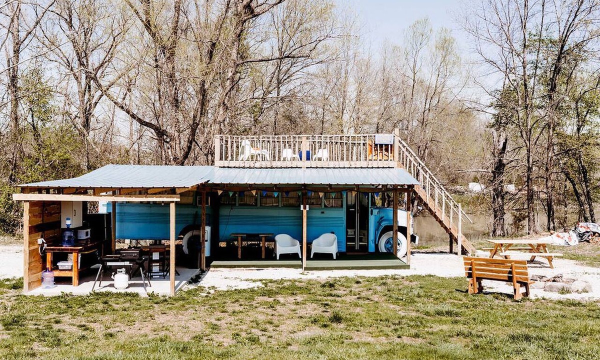 St. Clair House | Rustic Bus Accommodation Perfect for Glamping in Missouri