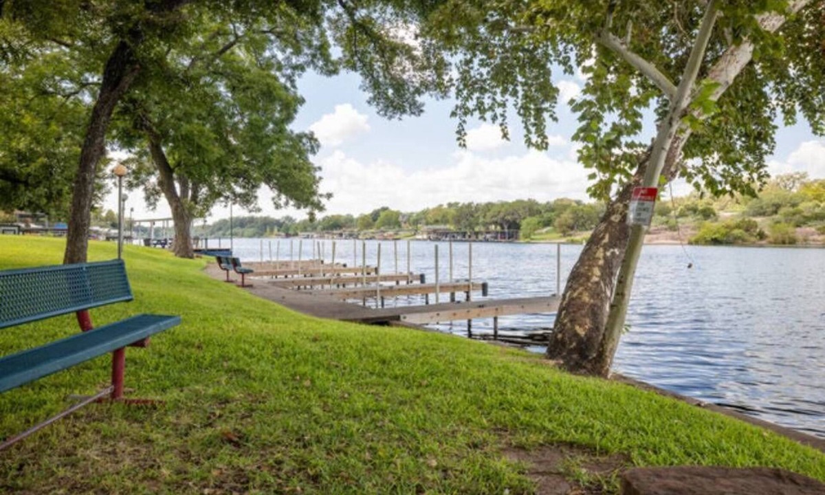 Burnet RV Rental | RV Site - Pull Through 32