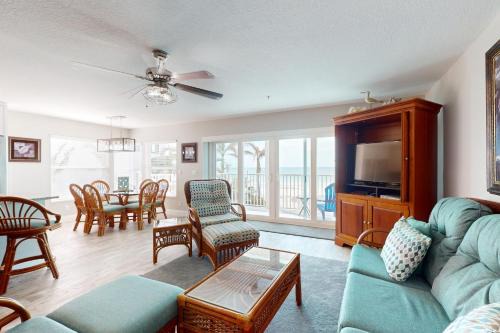 Indian Rocks Beach House | Sunset Paradise #10