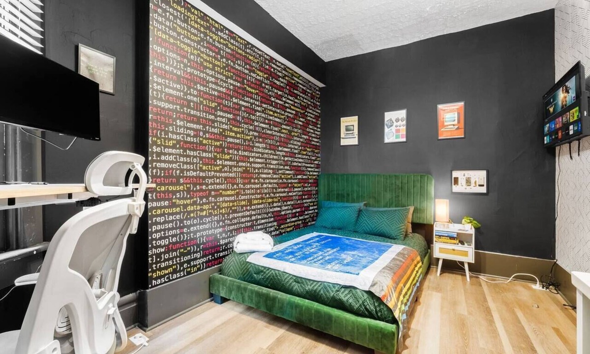 Victorian Village Apartment | The Codebase—ProgrammerThemed Studio in ShortNorth