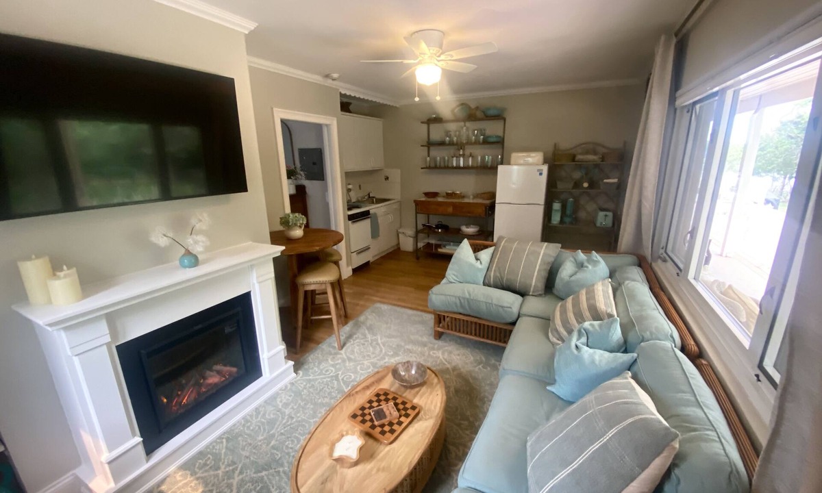 Hampton Bays Apartment | Tree lined Hideaway on the Bay