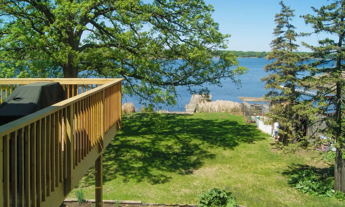 Maple Grove Cottage | Waterfront Eagle Lake Home w/Yard & Deck