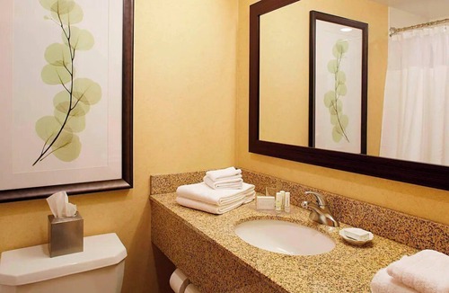 Ithaca Hotel | 2 Queen | Marriott Ithaca | Campus Trips, Ithaca Commons, Finger Lakes | 2 Units