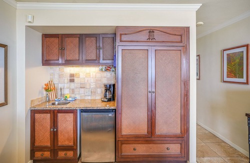 Wailua Apartment | Beach Front View, Split AC, Wifi, Pool and Hot Tub