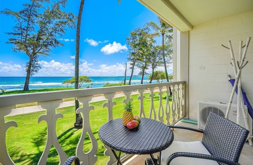 Wailua Apartment | Beach Front View, Split AC, Wifi, Pool and Hot Tub