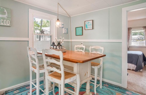 Monomoscoy Island House | Charming Cape Cod Water-View Cottage