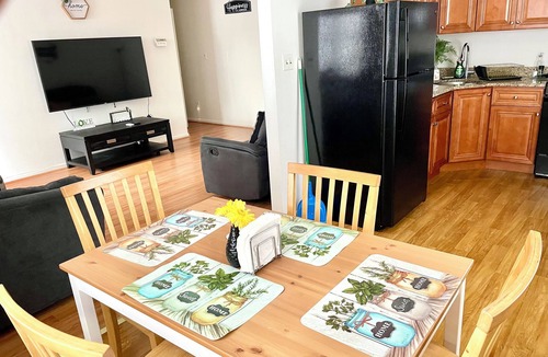Hackensack Condo | Comfy, Clean & Spacious w/2 TVs, parking, laundry