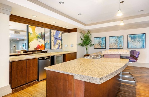 Downtown Apartment | DTSS LuxePad 2B2B with Rooftop Pool DC View Lounge