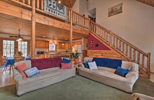 Gresham House | Family-Friendly Gresham Getaway w/Game Room!