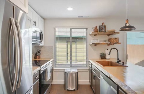 Gresham House | Gresham Modern Industrial Stay with hot tub