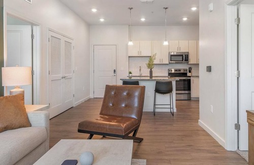 Tarpon Springs Apartment | Landing | Modern 2BD, Clubhouse