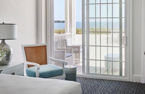 Marathon Hotel | Oceanfront Accommodation | Enjoy Breakfast with a Scenic View from Your Balcony