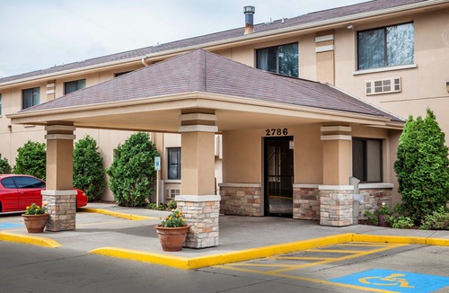 Beloit Hotel | Quality Inn Beloit