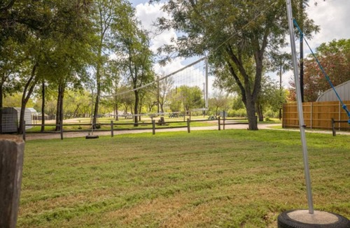 Burnet RV Rental | RV Site - Pull Through 28