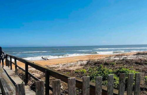 O'byrne Apartment | Steps to Private Beach Access King Beds