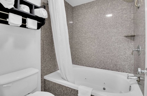 Three Rivers Hotel | Three Rivers Executive Inn & Suites By OYO