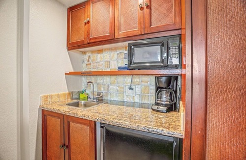 Wailua Apartment | View Beachfront, Split AC, Pool Hot Tub, King Bed
