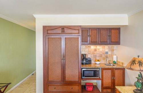 Wailua Apartment | View Beachfront, Split AC, Pool Hot Tub, 1st Floor