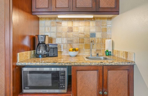 Wailua Apartment | View Beachfront, Split AC, Pool Hot Tub, 1st Floor