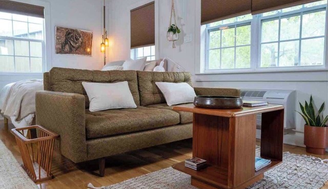 boho chic studio w/pool,hot tub,relaxing courtyard