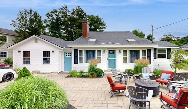 Charming home with patio & studio - walk to Footbridge Beach
