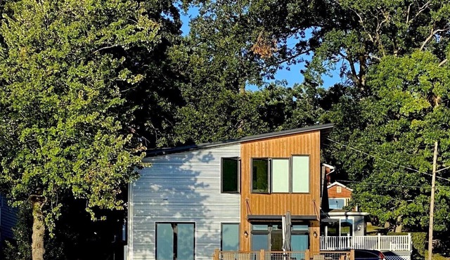 Devils Lakefront, Amazing Panoramic Views & Sunsets, Sandy Bottom, Deck, Patio in Manitou Beach-Devils Lake
