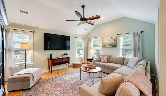 Kill Devil Hills Retreat w/Gas Grill & Deck!