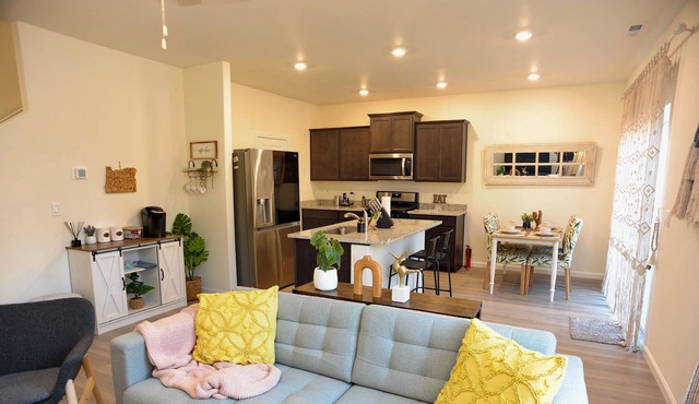 New modern boho cozy home, child-friendly, central AC, fast internet