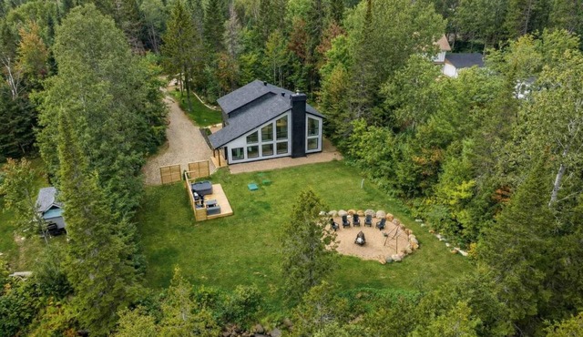 Spa, River, Pool Table | Chalet Ombre & Lumière in Entrelacs