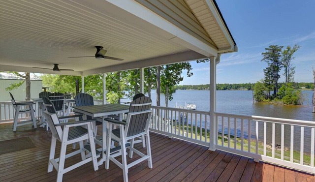 Spacious Split-Level Retreat | Sleeps 11 in Saluda County